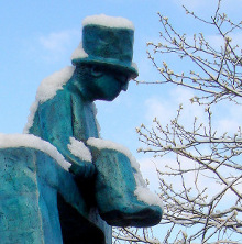 Sculptor artist, dreamlike,figurative,contemporary style. <br>
<br>